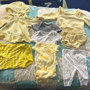 Adorable Baby Clothing Set in Yellow and Gray Good condition no stains or tears